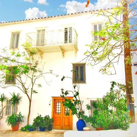 Ivy Hydra (Saronic Islands)